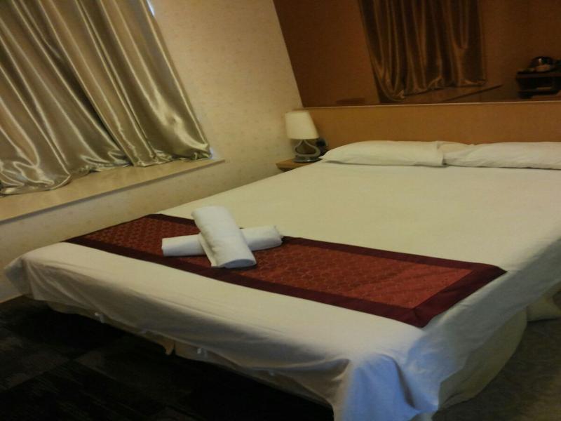 The Crown Borneo Hotel Кота-Кинабалу Экстерьер фото