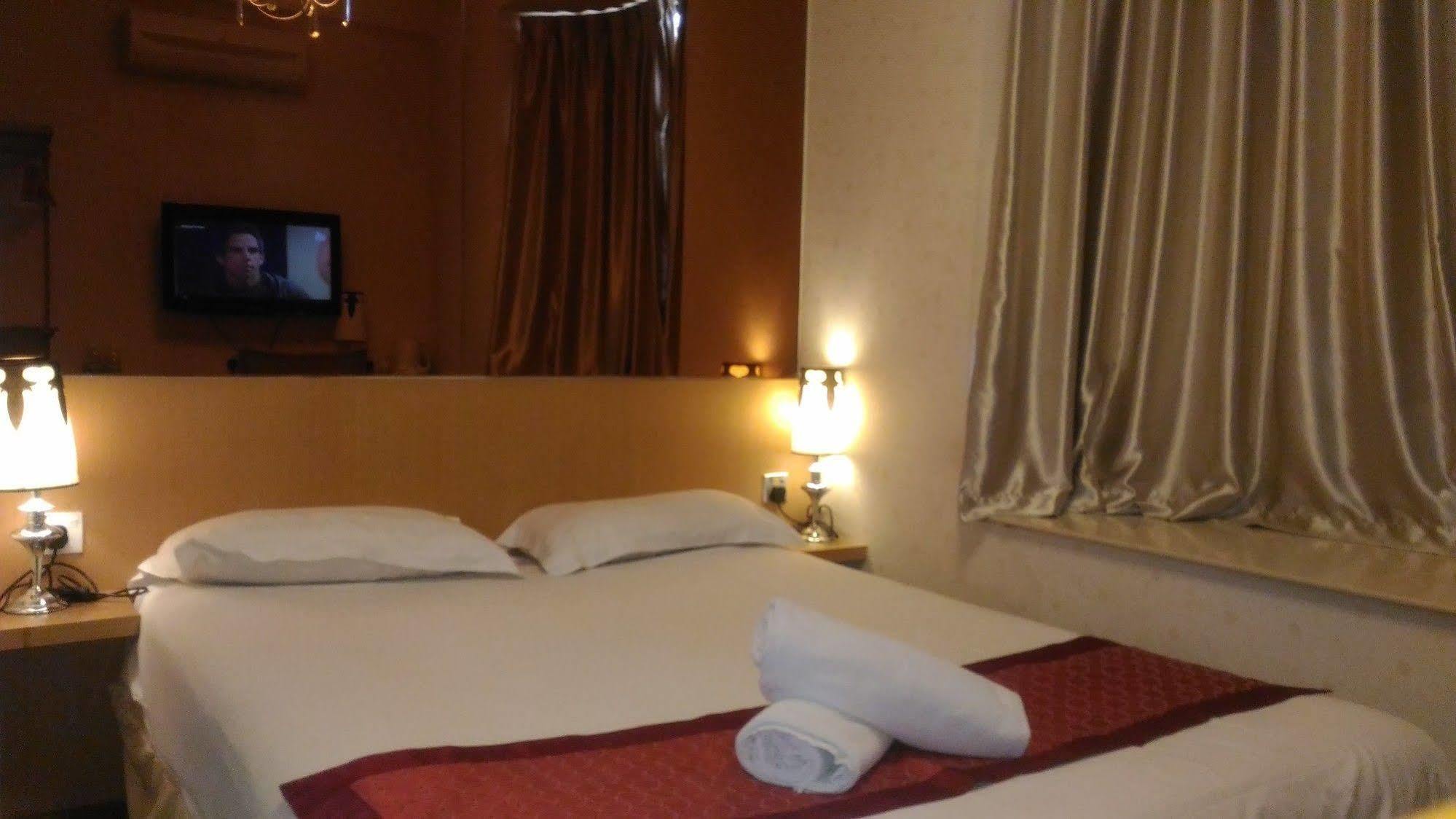 The Crown Borneo Hotel Кота-Кинабалу Экстерьер фото