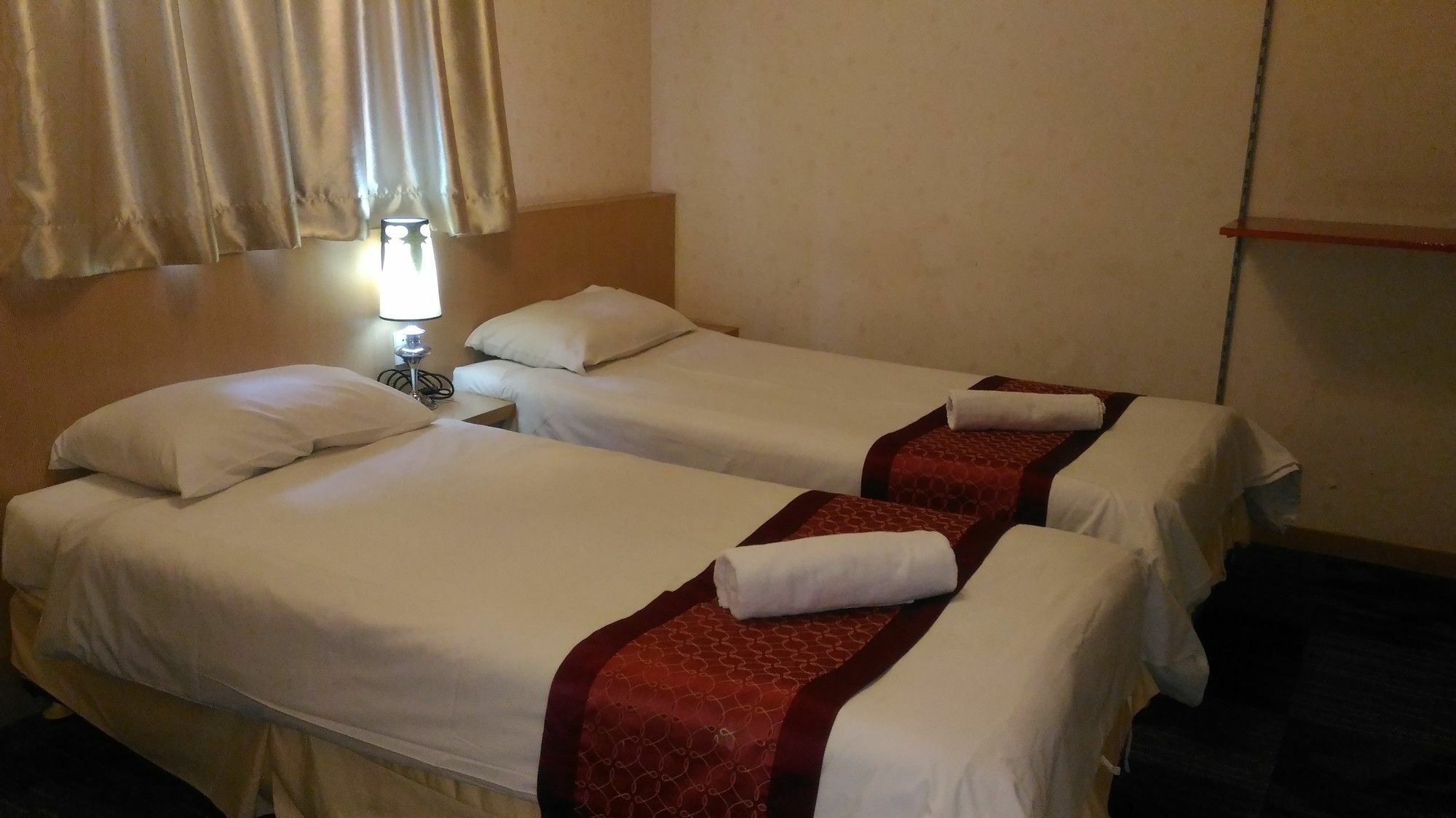The Crown Borneo Hotel Кота-Кинабалу Экстерьер фото